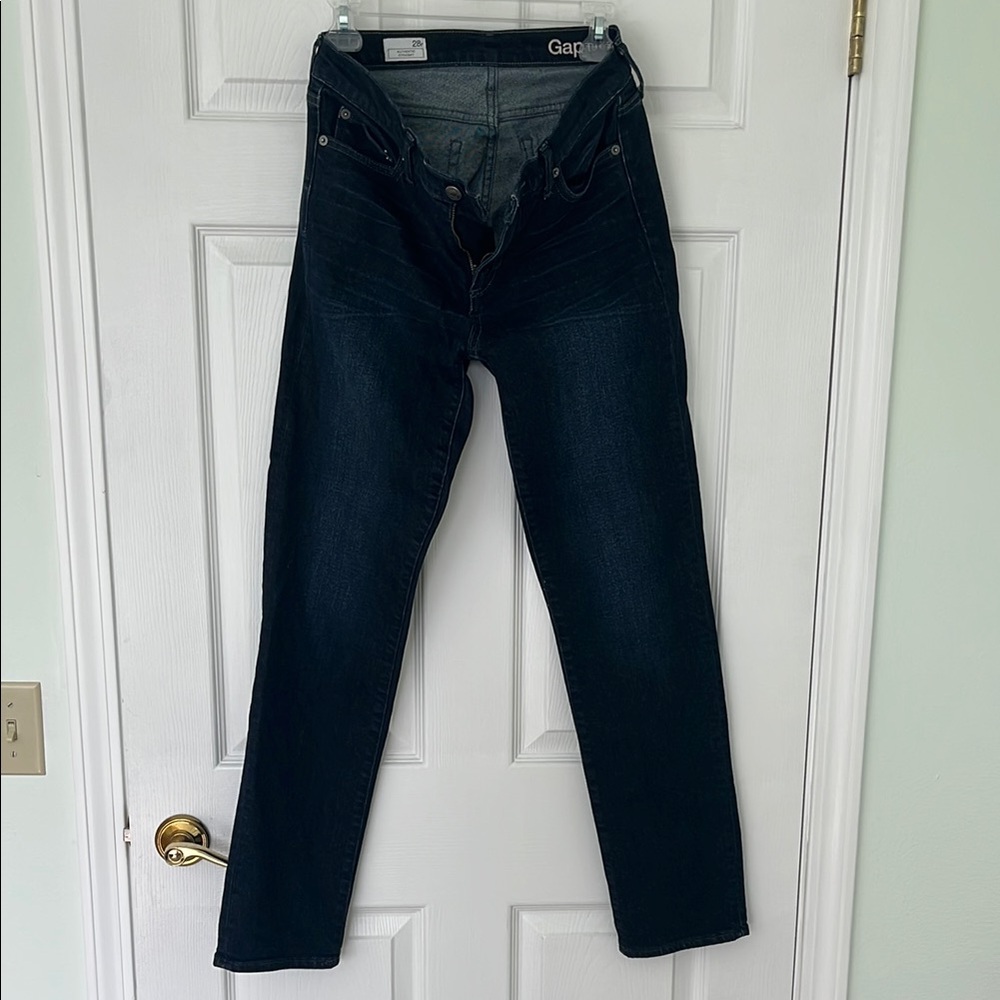 Gap women’s blue straight legged jeans. Inseam 30 inches. 99% cotton, 1% spandex